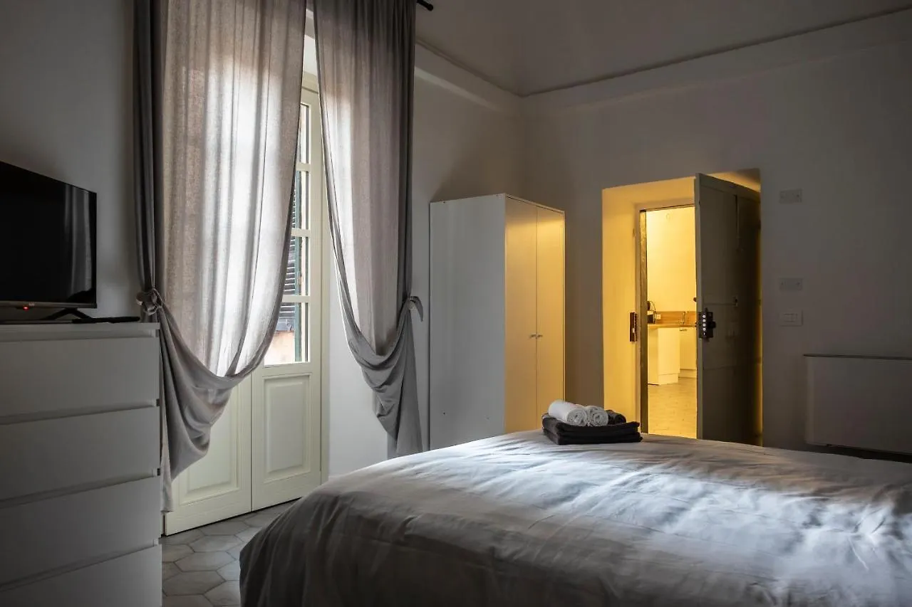 Hotel Archivolto Del Teatro à Albenga 0*,