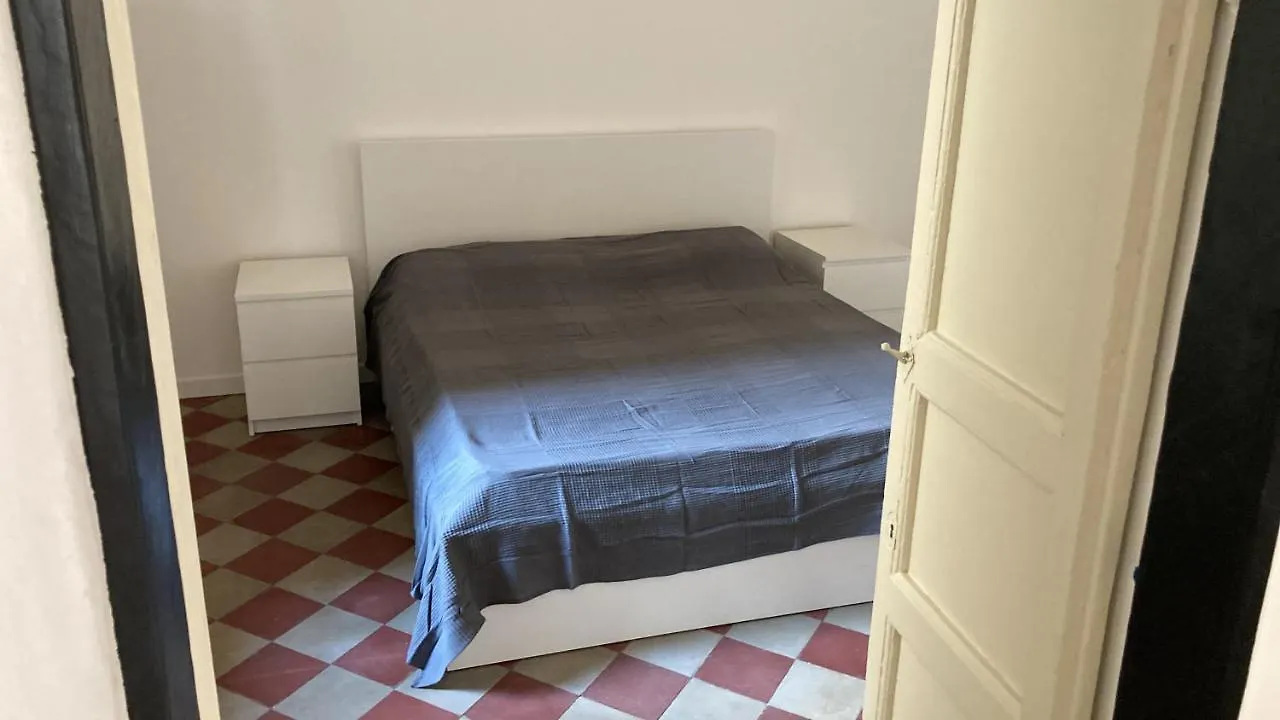 Hotel Archivolto Del Teatro à Albenga 0*,