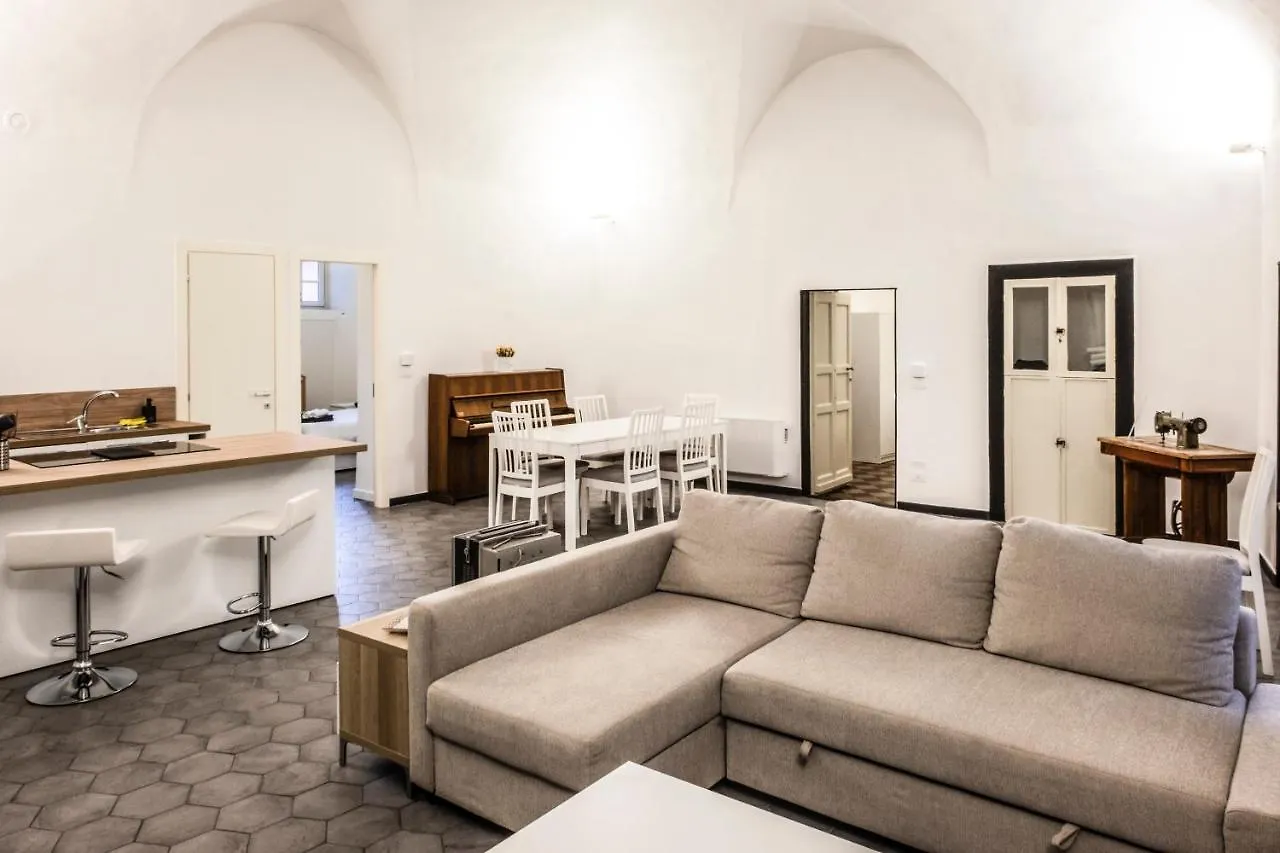 Hotel Archivolto Del Teatro à Albenga Maison d'hôtes