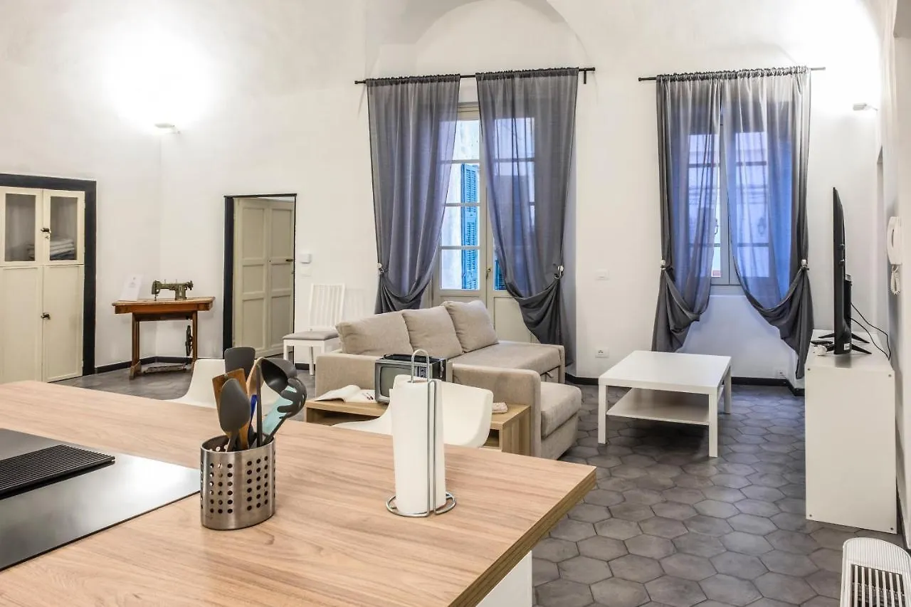 Hotel Archivolto Del Teatro à Albenga 0*,  Italie