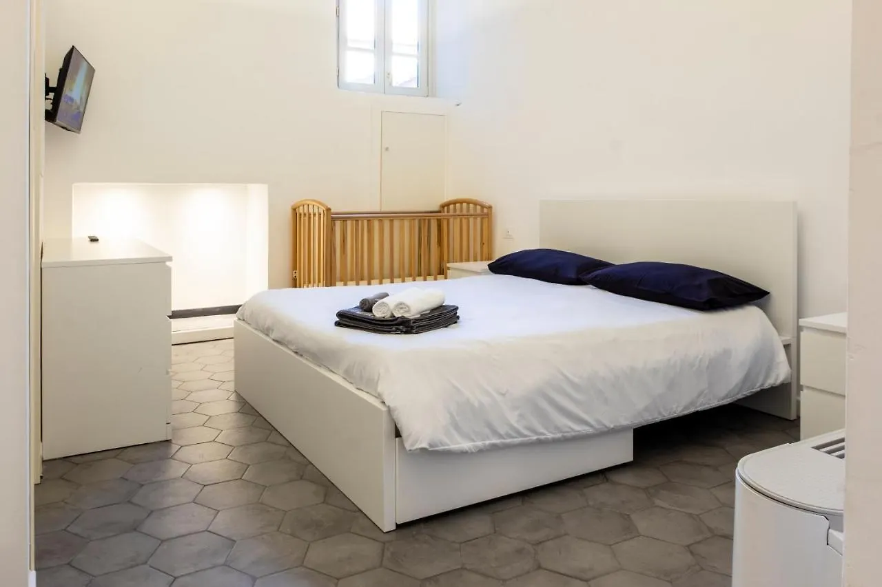 Hotel Archivolto Del Teatro à Albenga Maison d'hôtes