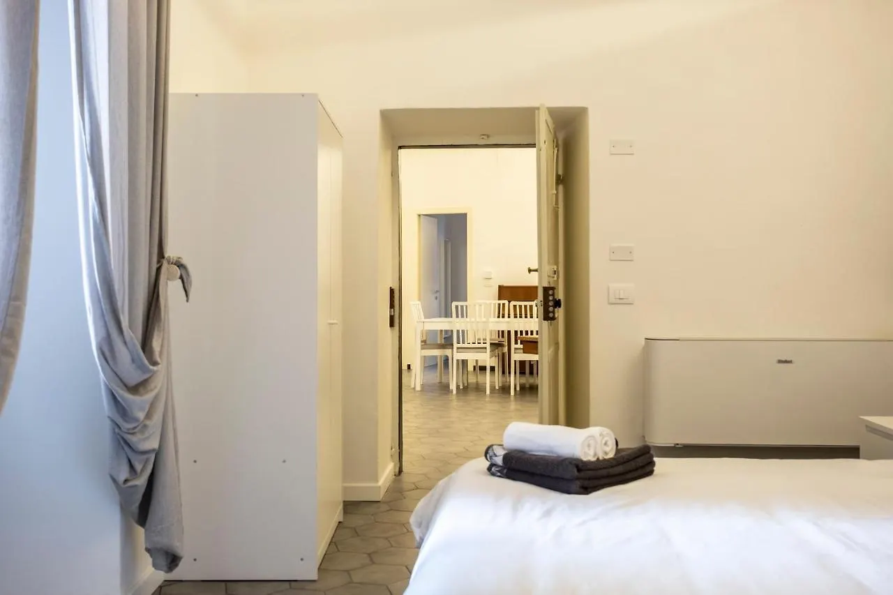 Maison d'hôtes Hotel Archivolto Del Teatro à Albenga Italie