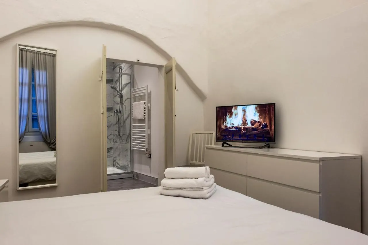 Hotel Archivolto Del Teatro à Albenga 0*,