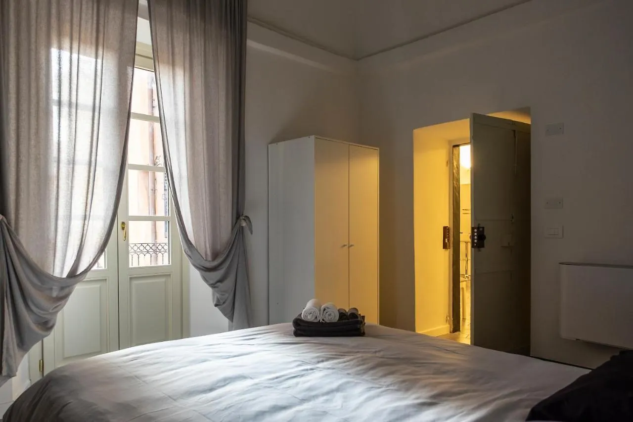 Hotel Archivolto Del Teatro à Albenga Maison d'hôtes