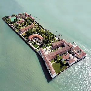 https://centro-soggiorno-san-servolo.hotelslidodijesolo.com