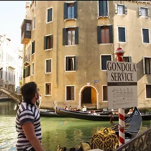 https://ca-la-riva.hotelslidodijesolo.com